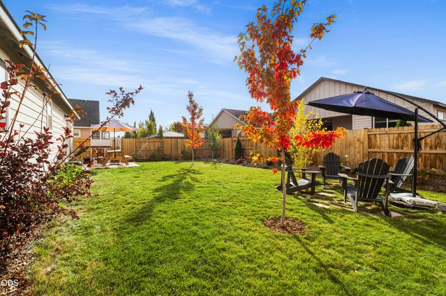 3822 SW Pumice Avenue, Redmond, OR 97756