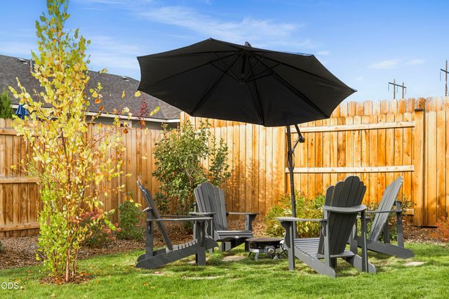 3822 SW Pumice Avenue, Redmond, OR 97756