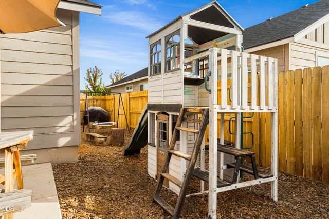 3822 SW Pumice Avenue, Redmond, OR 97756