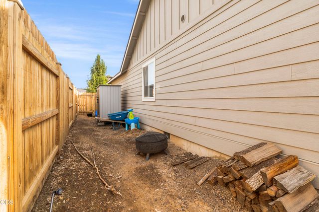3822 SW Pumice Avenue, Redmond, OR 97756