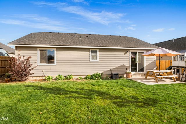 3822 SW Pumice Avenue, Redmond, OR 97756