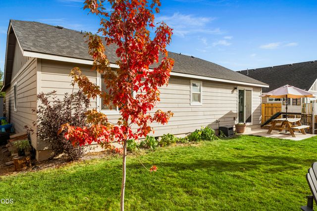 3822 SW Pumice Avenue, Redmond, OR 97756