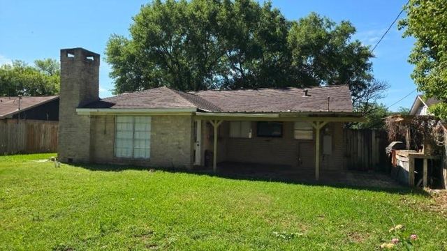 3223 Cedarmont Drive, La Porte, TX 77571