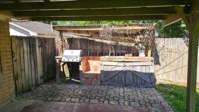 3223 Cedarmont Drive, La Porte, TX 77571