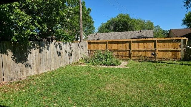 3223 Cedarmont Drive, La Porte, TX 77571