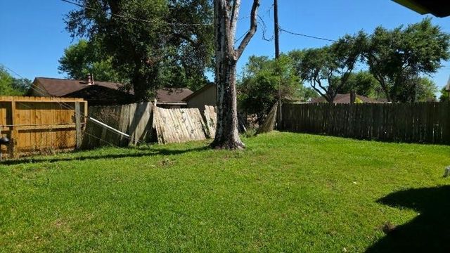 3223 Cedarmont Drive, La Porte, TX 77571