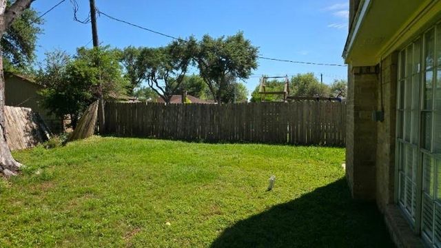 3223 Cedarmont Drive, La Porte, TX 77571