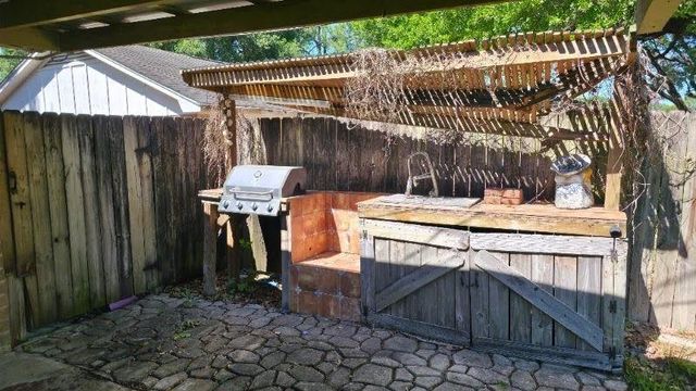 3223 Cedarmont Drive, La Porte, TX 77571