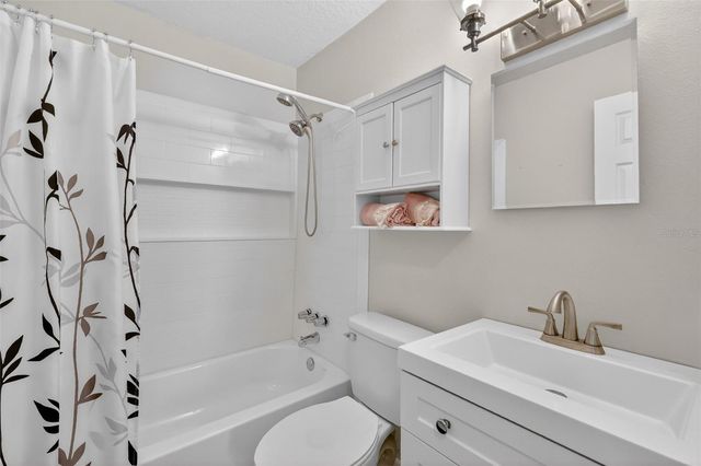 705 MIKE AVENUE, Fruitland Park, FL 34731