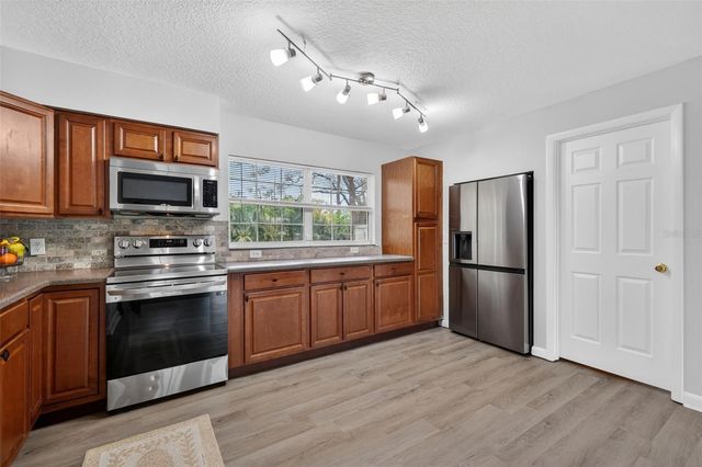 705 MIKE AVENUE, Fruitland Park, FL 34731