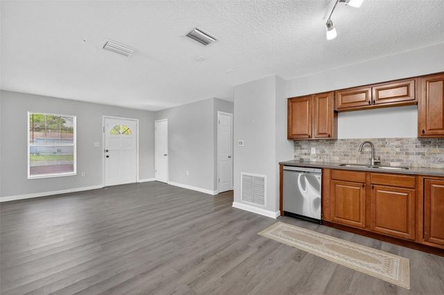 705 MIKE AVENUE, Fruitland Park, FL 34731