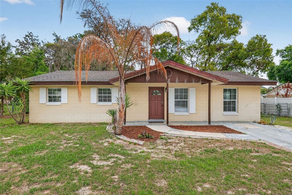 705 MIKE AVENUE, Fruitland Park, FL 34731
