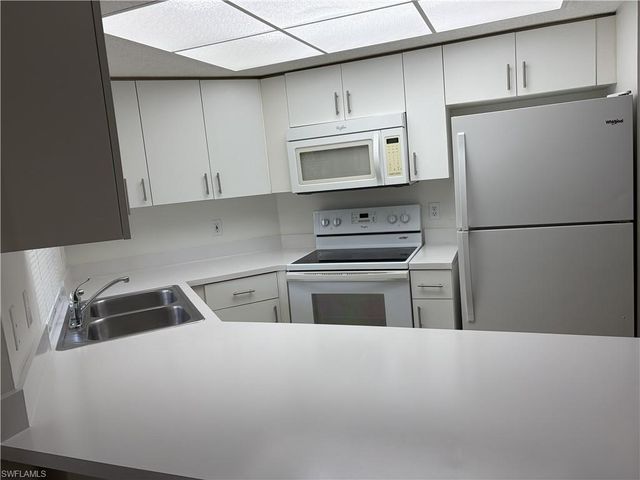 481 Quail Forest BLVD B207, Naples, FL 34105
