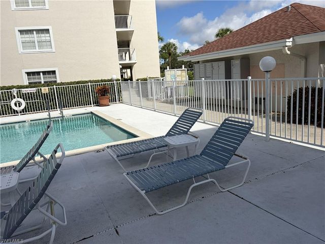 481 Quail Forest BLVD B207, Naples, FL 34105