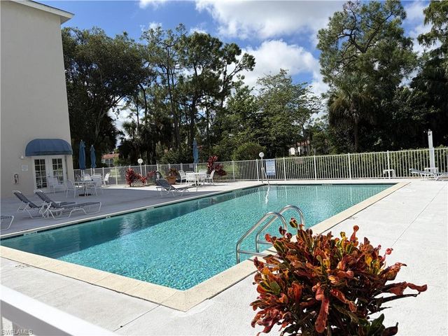 481 Quail Forest BLVD B207, Naples, FL 34105