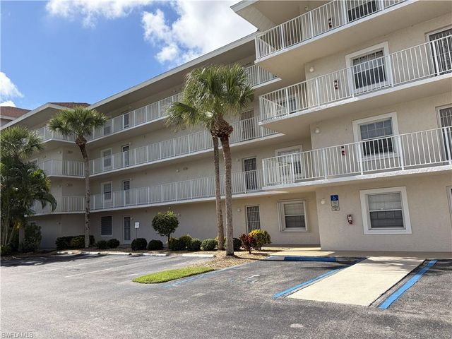 481 Quail Forest BLVD B207, Naples, FL 34105