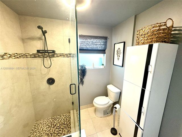 6861 Freedom St, Hollywood, FL 33024