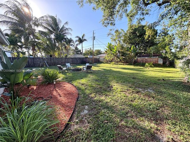 6861 Freedom St, Hollywood, FL 33024