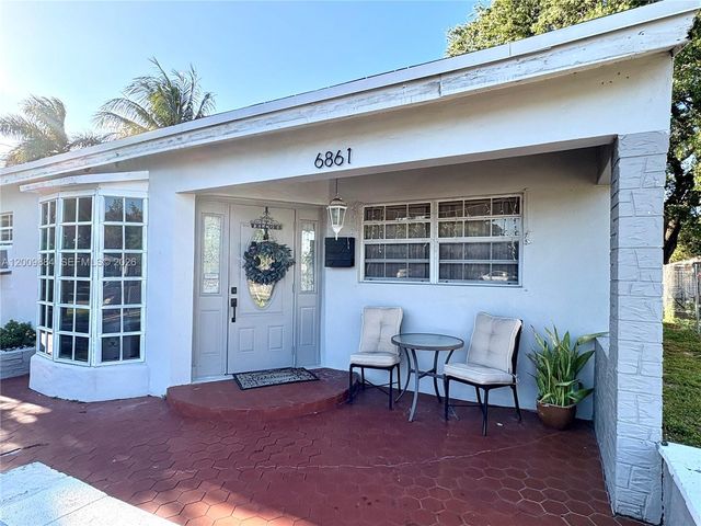 6861 Freedom St, Hollywood, FL 33024