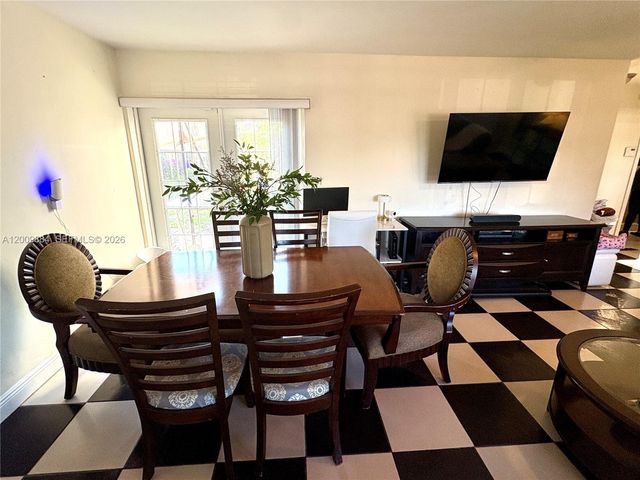 6861 Freedom St, Hollywood, FL 33024