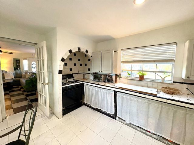 6861 Freedom St, Hollywood, FL 33024