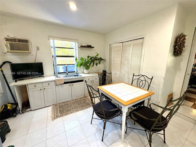 6861 Freedom St, Hollywood, FL 33024