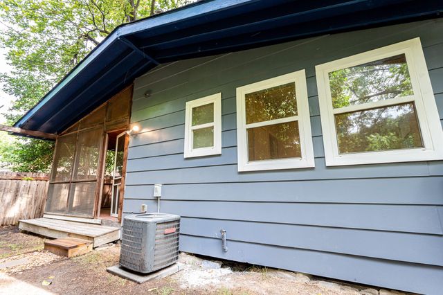 1909 Morrow ST B, Austin, TX 78757