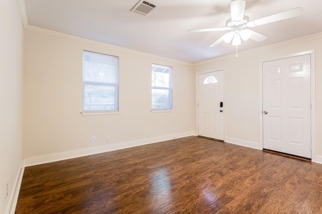 1909 Morrow ST B, Austin, TX 78757