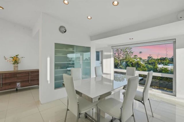 5628 Linda Rosa, La Jolla, CA 92037