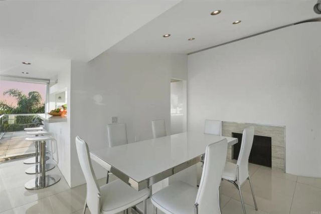 5628 Linda Rosa, La Jolla, CA 92037