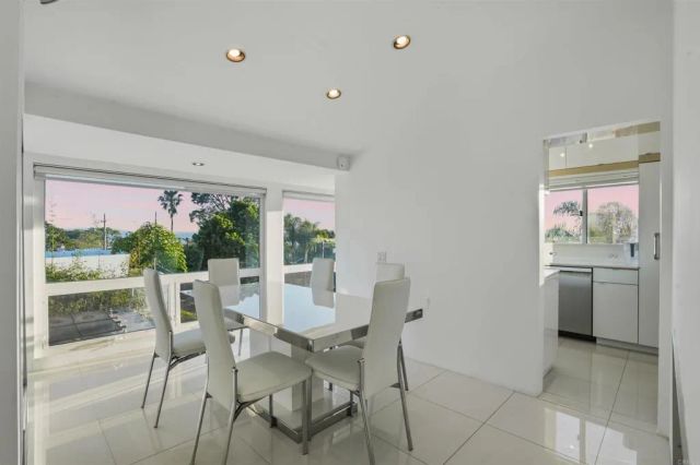 5628 Linda Rosa, La Jolla, CA 92037