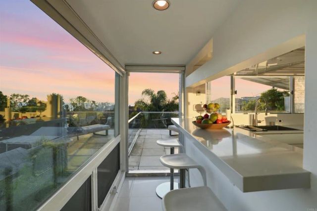 5628 Linda Rosa, La Jolla, CA 92037