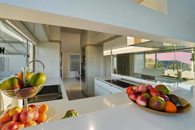 5628 Linda Rosa, La Jolla, CA 92037