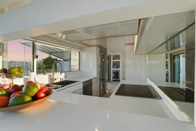 5628 Linda Rosa, La Jolla, CA 92037