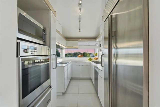 5628 Linda Rosa, La Jolla, CA 92037