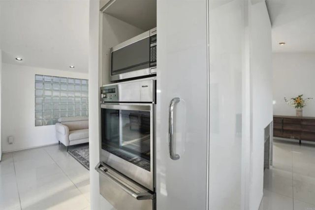 5628 Linda Rosa, La Jolla, CA 92037