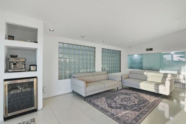 5628 Linda Rosa, La Jolla, CA 92037