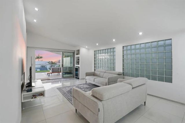 5628 Linda Rosa, La Jolla, CA 92037