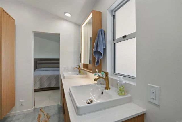 5628 Linda Rosa, La Jolla, CA 92037