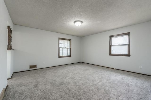 6701 E 127 Street, Grandview, MO 64030