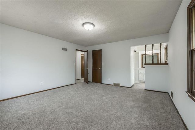 6701 E 127 Street, Grandview, MO 64030