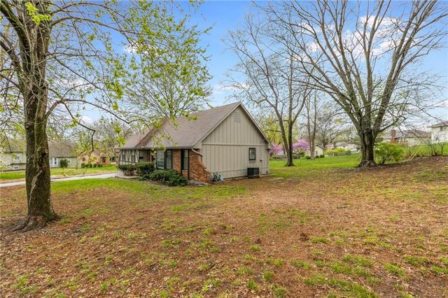 6701 E 127 Street, Grandview, MO 64030