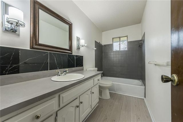 6701 E 127 Street, Grandview, MO 64030