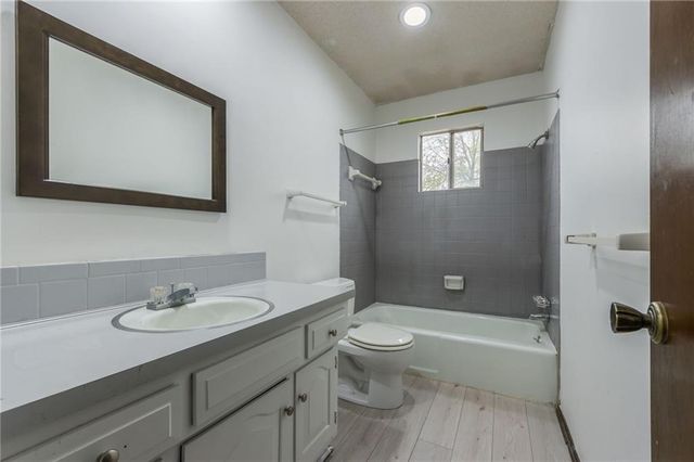 6701 E 127 Street, Grandview, MO 64030