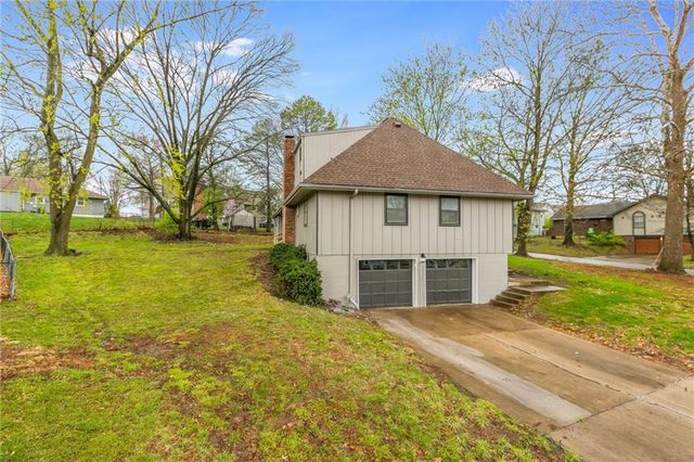 6701 E 127 Street, Grandview, MO 64030