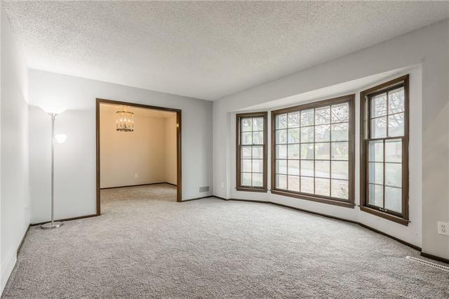 6701 E 127 Street, Grandview, MO 64030