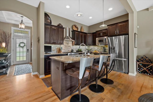 1750 Bess COURT, Oconomowoc, WI 53066