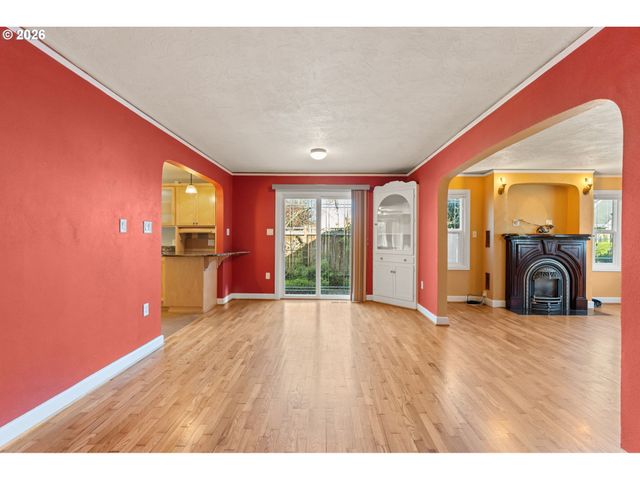 810 E 20TH Ave, Eugene, OR 97405