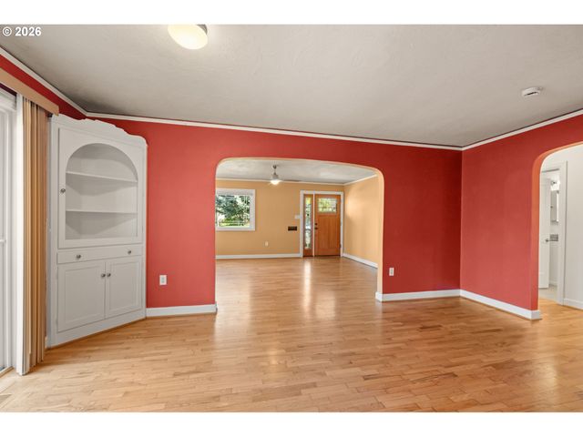 810 E 20TH Ave, Eugene, OR 97405