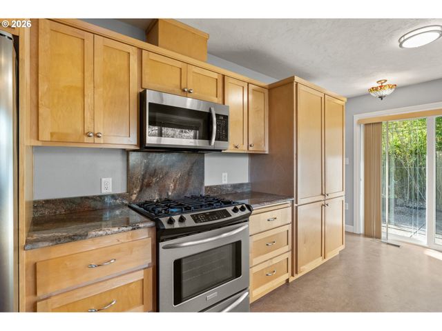 810 E 20TH Ave, Eugene, OR 97405